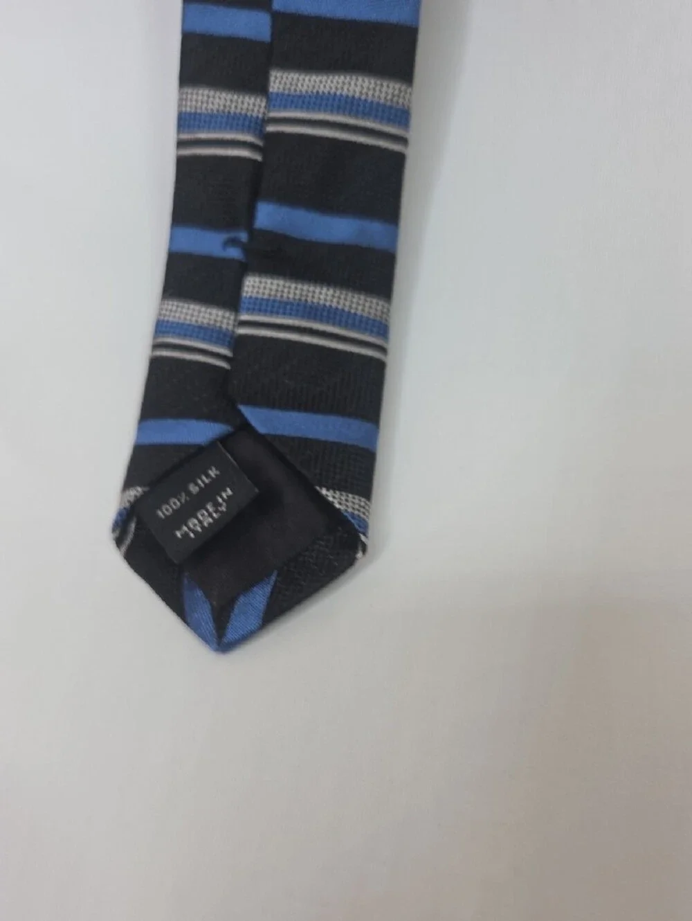 Barneys New York three horizontal